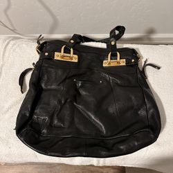B. Makowsky Leather Purse