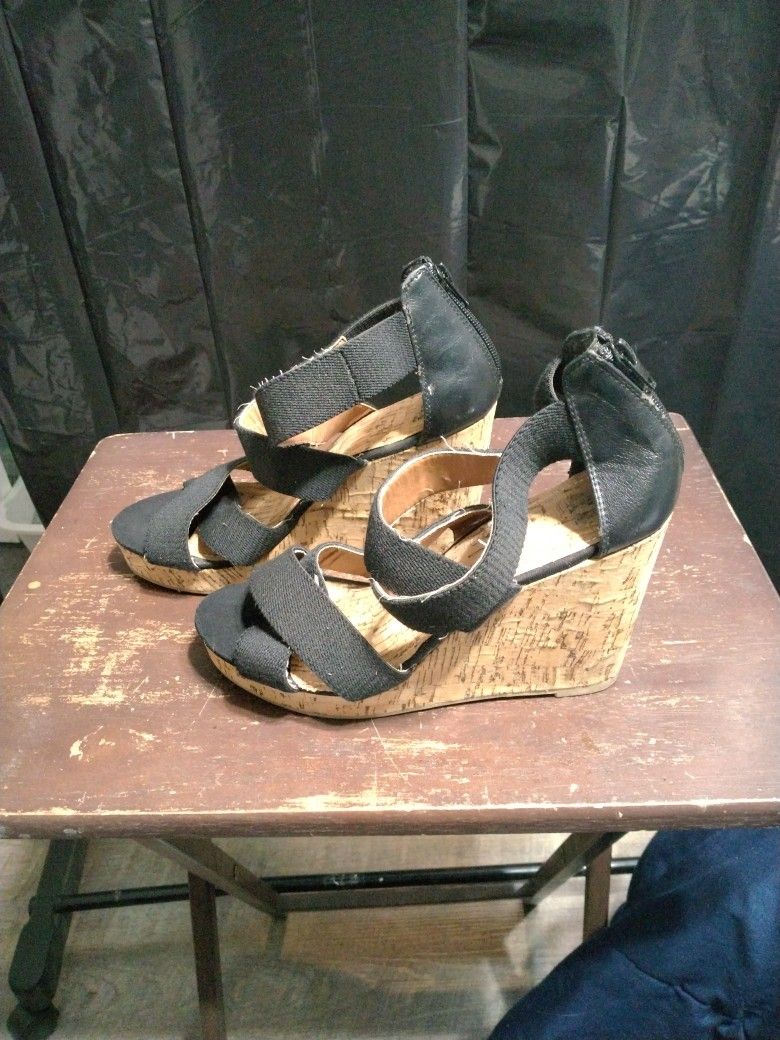 Women's Charming Wedge Heel Sandals. Size 10.