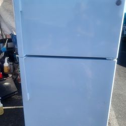 White GE Top Freezer Refrigerator),3 Months Of WarranthhMy