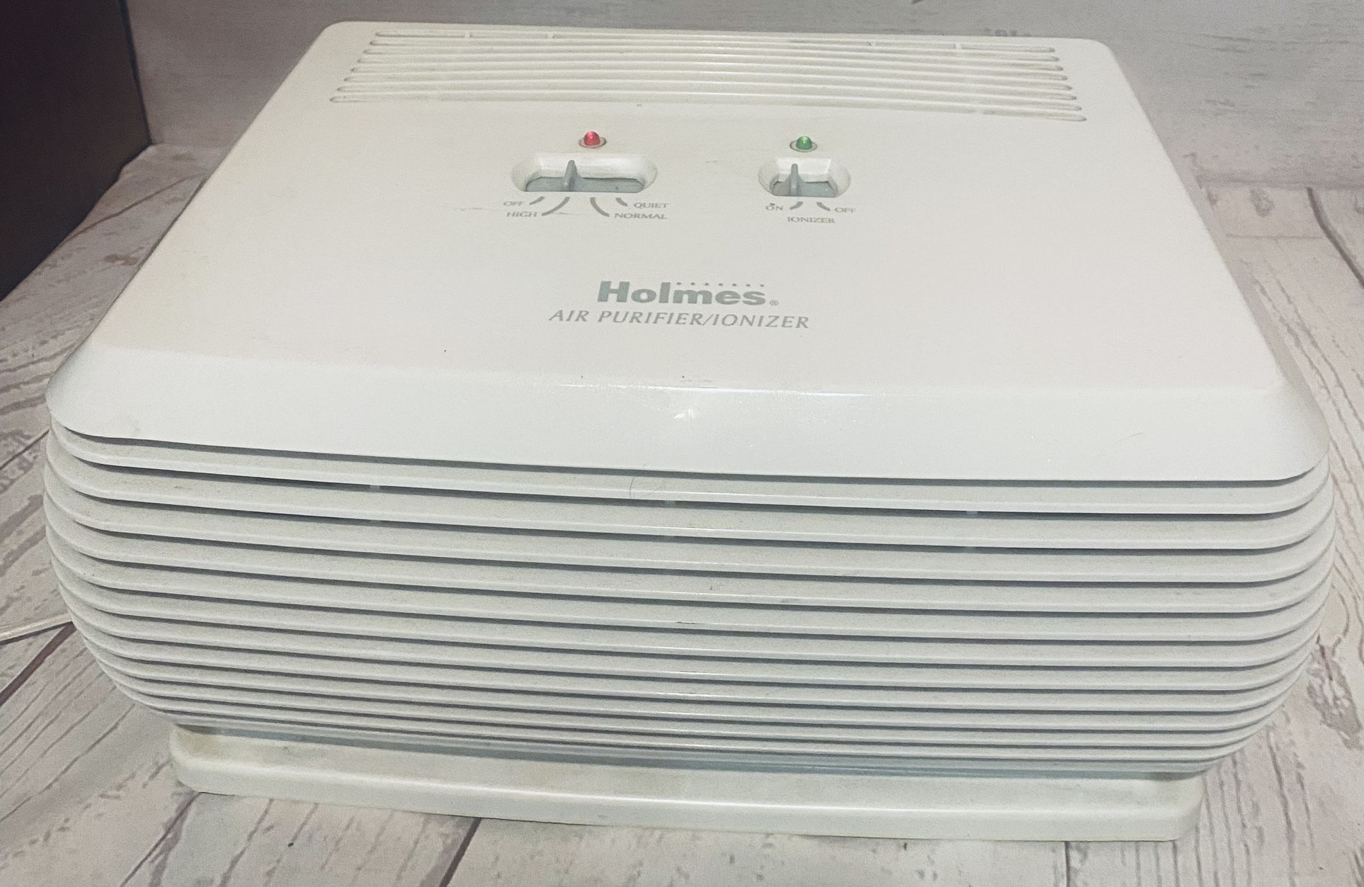 Holmes HAP240 HEPA Air Purifier / Ionizer Table-Top