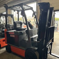 2019 Toyota 8FBCU25 electric forklift - 5000 lbs