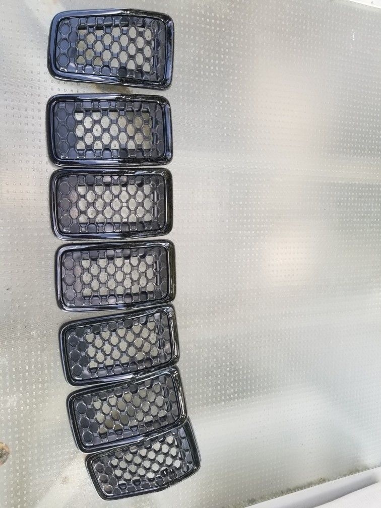 2019-2023 Jeep Cherokee Grilles