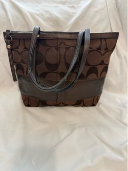 Brown Coach Tote in Signature fabric
