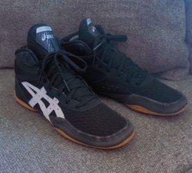 Wrestling shoes