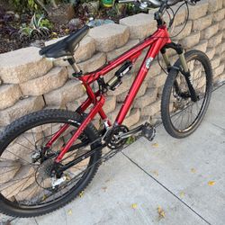 JAMIS XLT 2.O Full Suspension Hydraulic Brakes 18” Frame 26” Wheels Really good Condition. See my other Bikes. Thanks