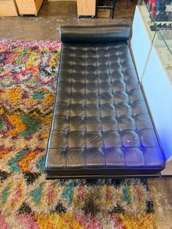 Barcelona -style Black Tufted Leather Daybed Chaise Lounge
