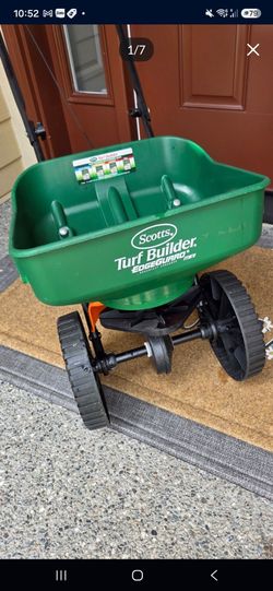 Scotts EadgeGaurd broadcast spreader Mini