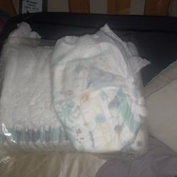 Bag of 3T Pampers Pull ups