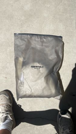 Essentials light oat meal tee S22 size XL