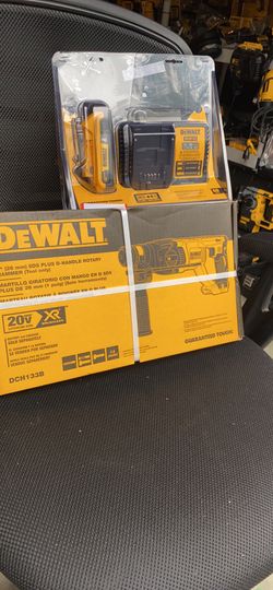 DEWALT DCH133B 20V 1”(26mm)SDS PLUS D- HANDLE ROTARY HAMMER BATTERY AND CHARGER