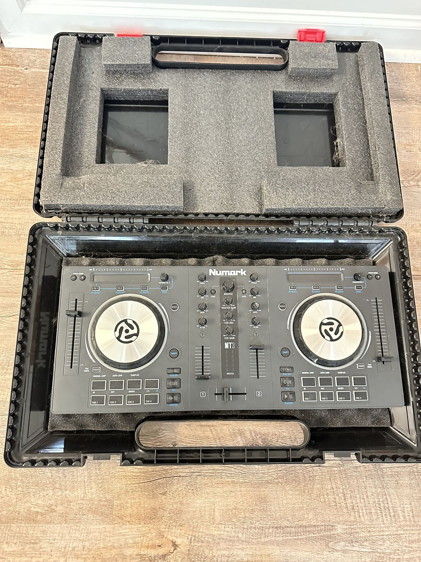 Numark Mixtrack Pro DJ Controller