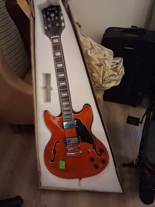 Guitars Basses Lots of acoustics custom 6 strings