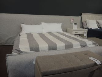 King Upholstered Wall Bed — Universal