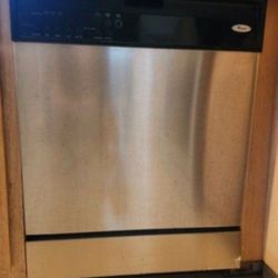Whirlpool Dishwasher With Hot Drying Plate Included.