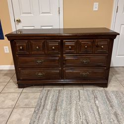 Young Hinkle 6 Drawer Dresser