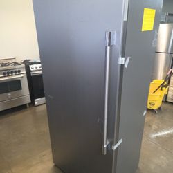 New Electrolux 19 Cu Ft Freezer 