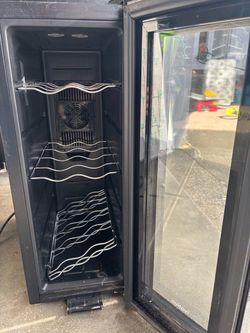 Ivation Wine Cellar/fridge (Model: IVFWCT121B)