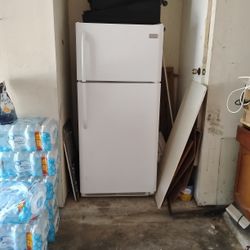 Frigidaire Refrigerator Nice And Clean 