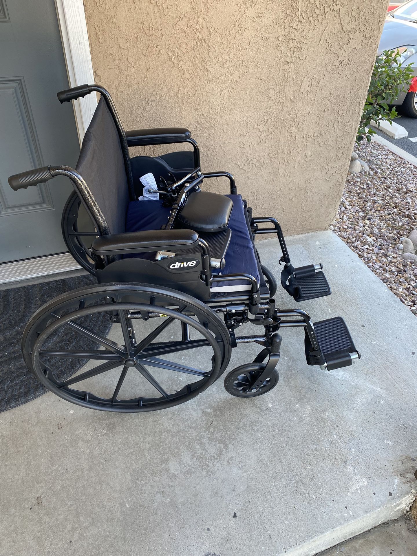 Drive Medical Cruiser III Light Weight Wheelchair with Flip Back Removable Arms, Desk Arms, Swing Away Footrests, 20'' Seat
