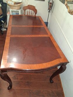 Dining table w/ chairs