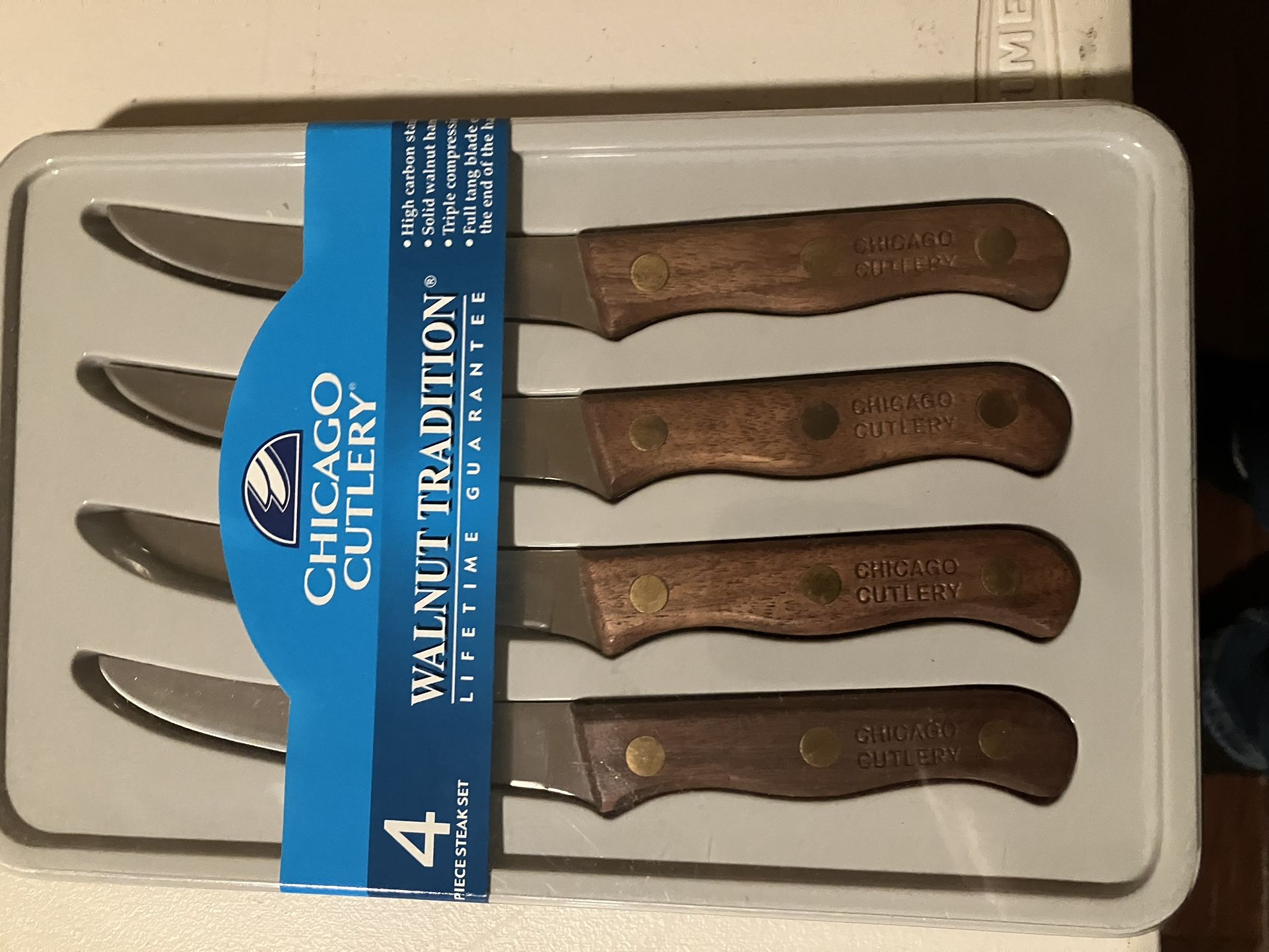 New!!! New!!! Chicago Cutlery 4 Piece Tradional Walnut Steak Knife Set