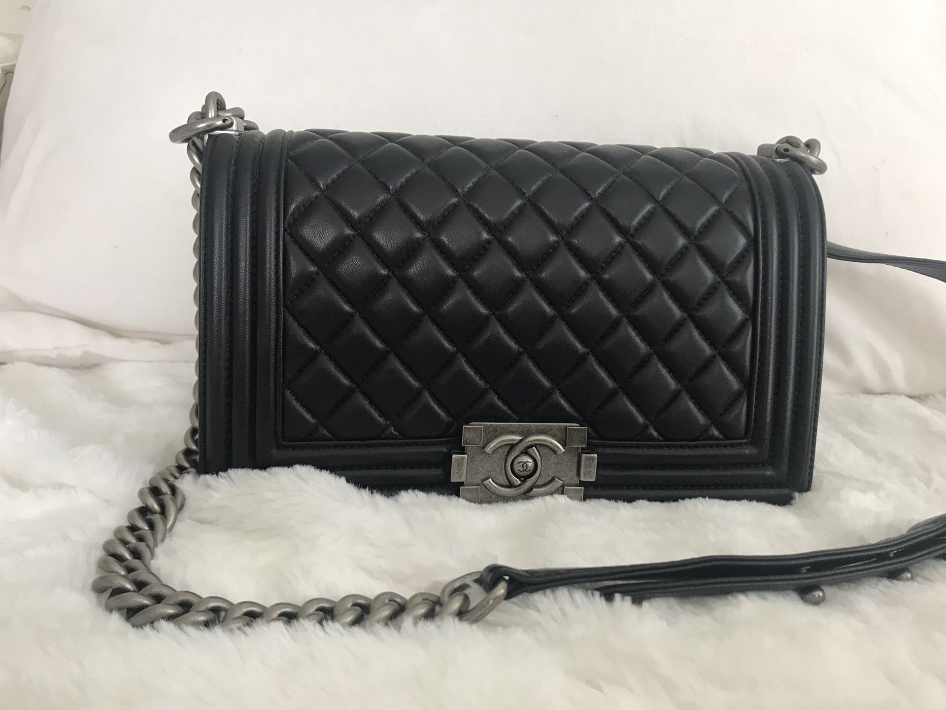 Chanel Boy - Lamb skin old medium