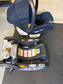 Chicco KeyFit 30 Infant Car Seat with Base – Excellent Condition