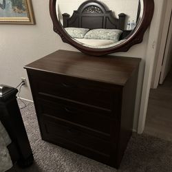 Dresser With Mirror 