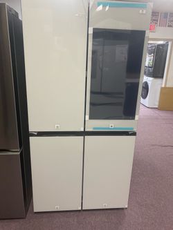 Samsung 29 cu.ft.Bespoke WiFi 4-Door Flex Refrigerator  with AI Family Hun+ and AU Vision - 1 year warranty  37’W x 34’D x 73’ H