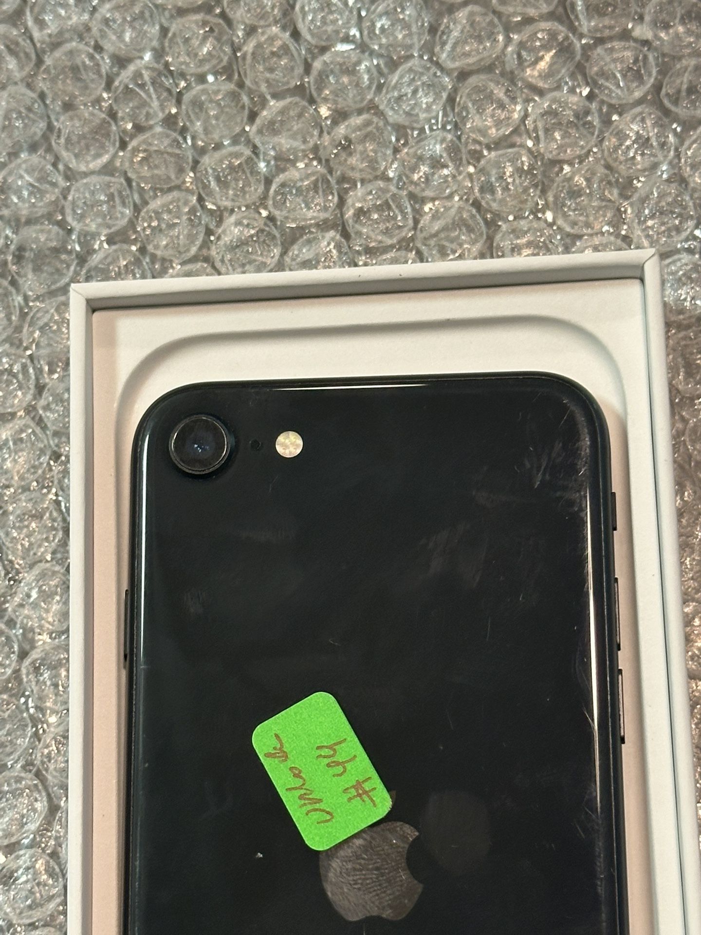iPhone SE 2nd Generation UNLOCKED 100% Battery Health