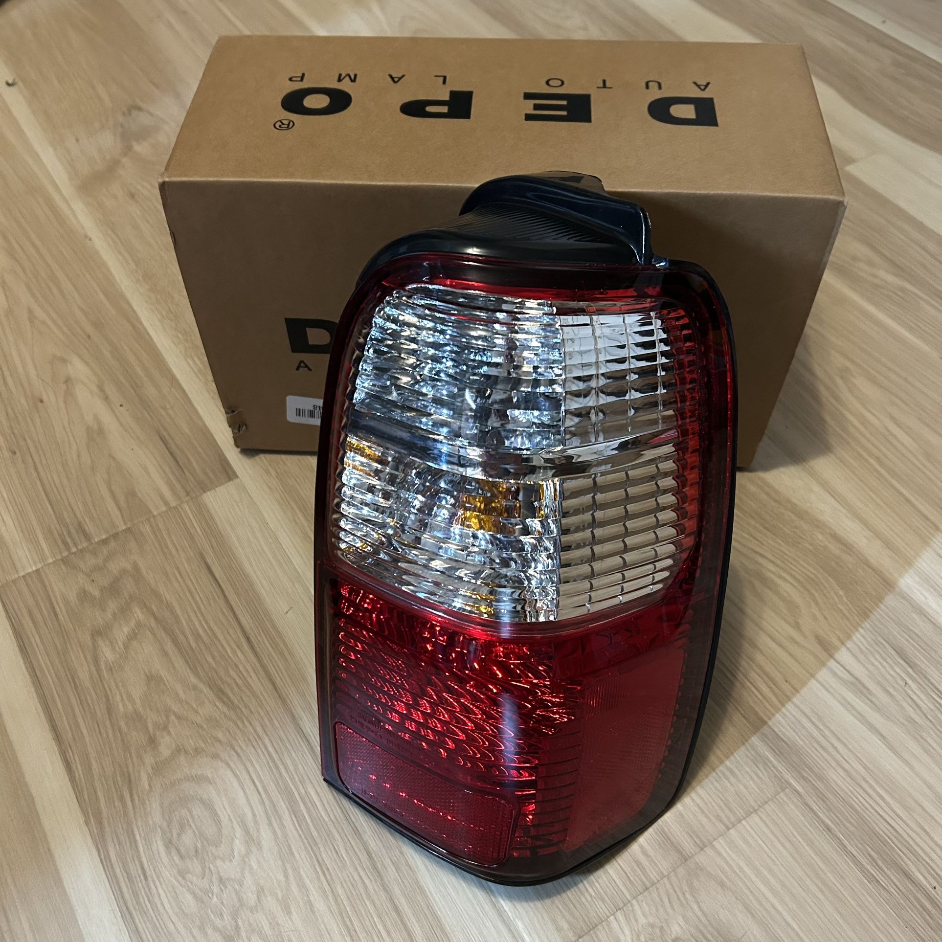 Toyota 4Runner Tail Light Passenger Side 2001-2002