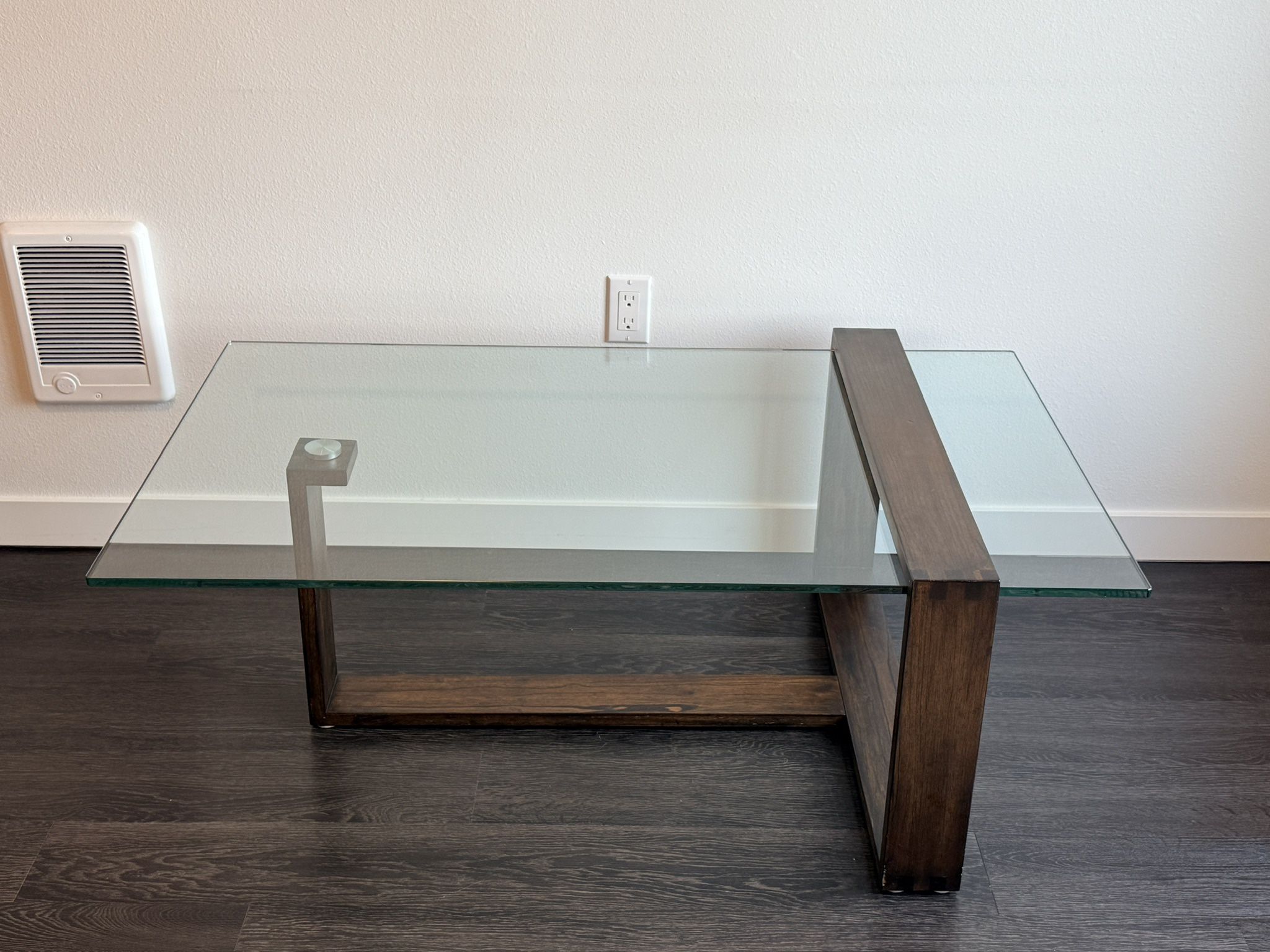 Modern Glass-Top Coffee Table with Dark Wood Base – Excellent Condition 