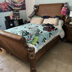 Thomasville Bed, Dresser, End Table 