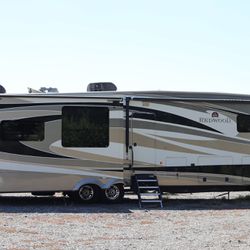 2012 Redwood by Thor 36re