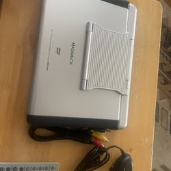 Magnavox MPD 1050 Portable Dvd Player With Cords Charger And Remote