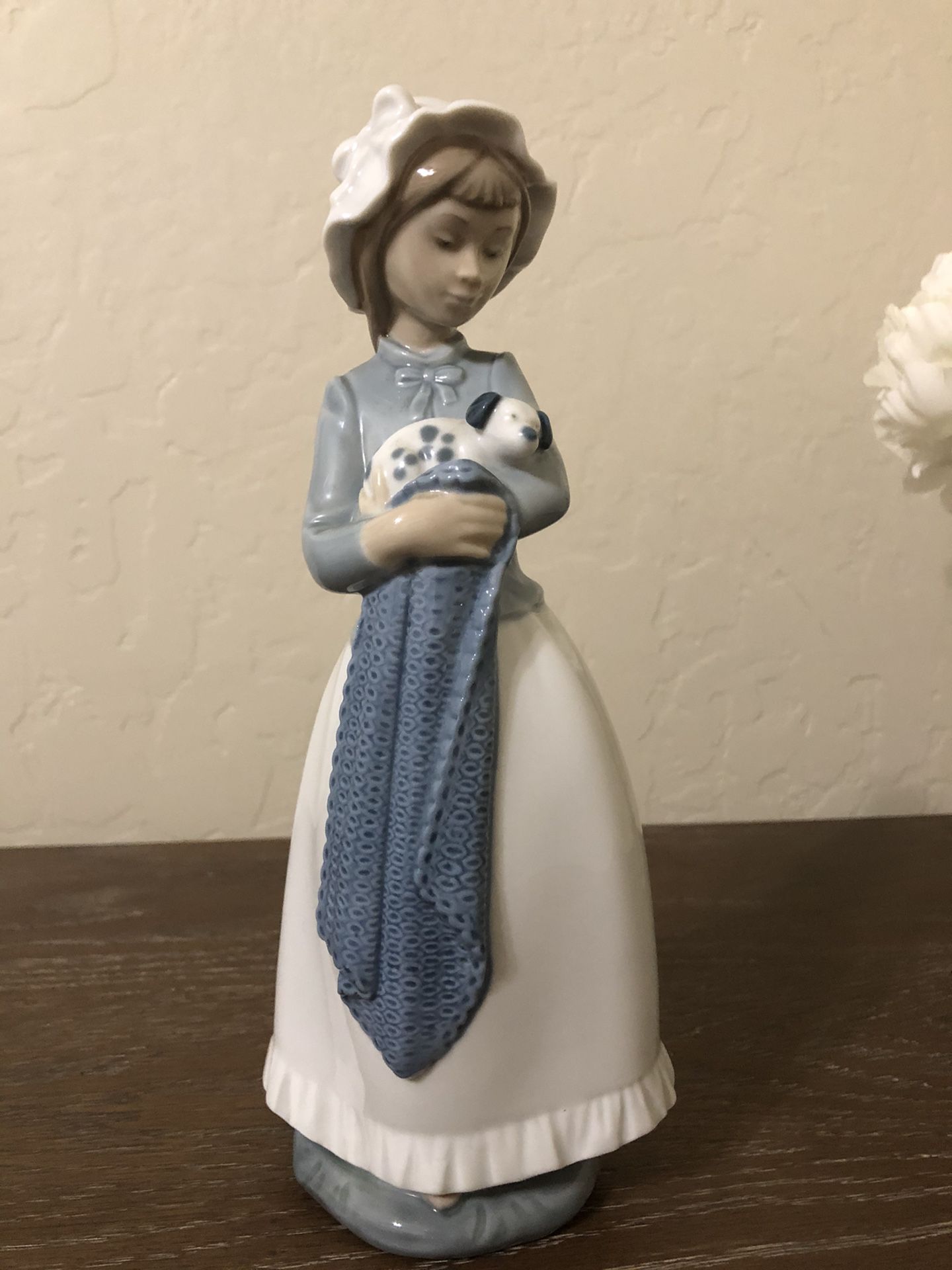 Lladro Nao #241 Girl Holding Puppy in Blanket Collectible Porcelain Figurine 10"