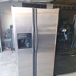 Refrigerator 
