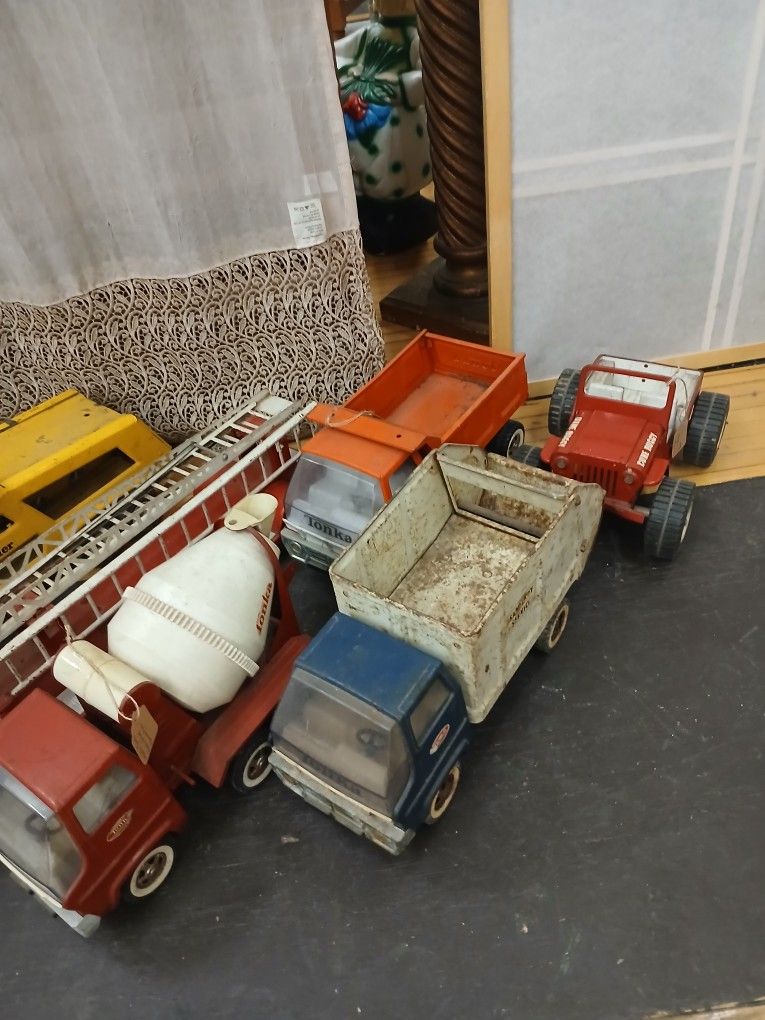 Antiques, Furniture, Glassware, Vintage, Clothing, Retro,