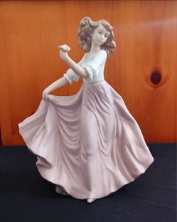 Vintage Lladro Figurine Summer Breeze 6543 Macy’s Exclusive Retired Spanish Porcelain Girl with Flower Original Box
