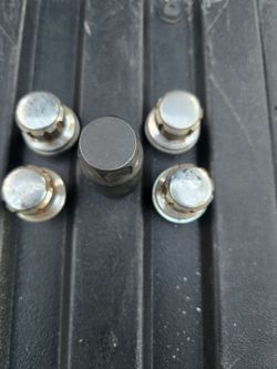 Used Toyota wheel lock key set