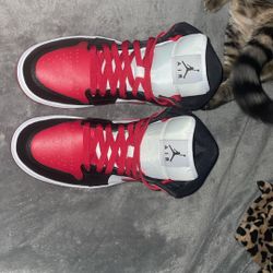 Jordan 1 Mid “Bred Toe” Size 9.5 (Lightly Worn)