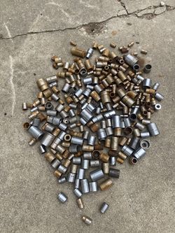 Random sockets and rachets