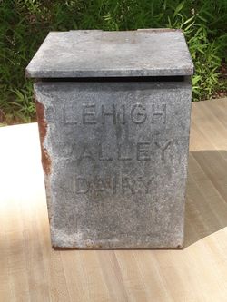 Lehigh Valley Dairy Milkbox  REDUCED!
