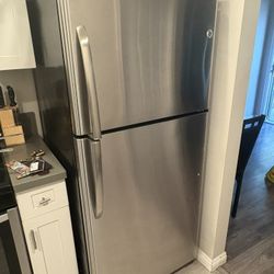 GE Refrigerator 