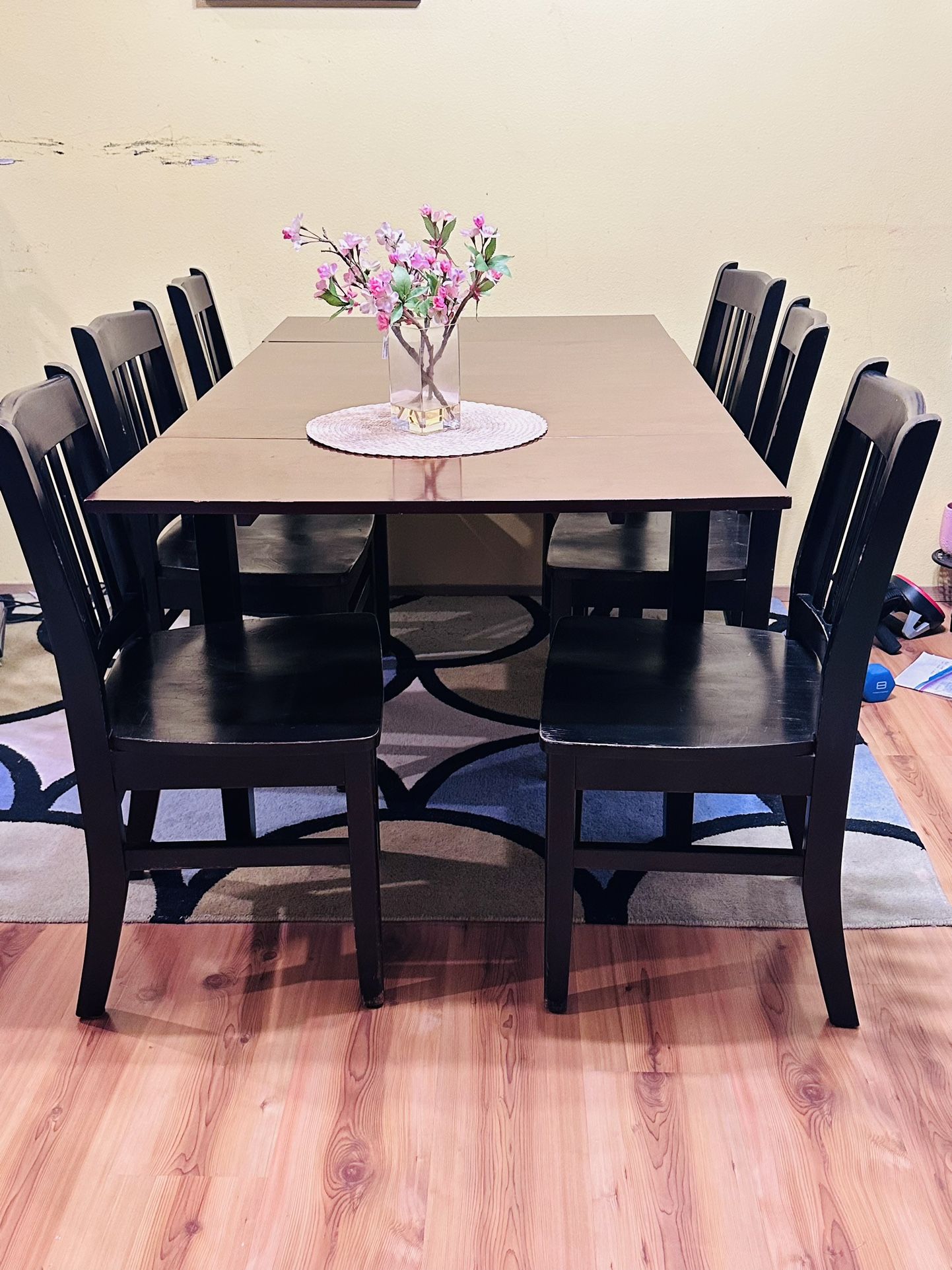 Dinning / Kitchen Table With 6 Black Chairs Very Good Condition $219❤️😍👍🎈