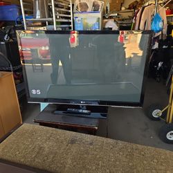 46 Inch LG TV