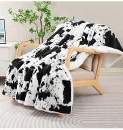Timi Calda Black & White Cow Print Fleece Blanket with 4 Heating Levels and 4-Hour Auto Shut Off #cowprint #heating