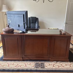 Executive Wooden Desk with Glass Top – Excellent Condition