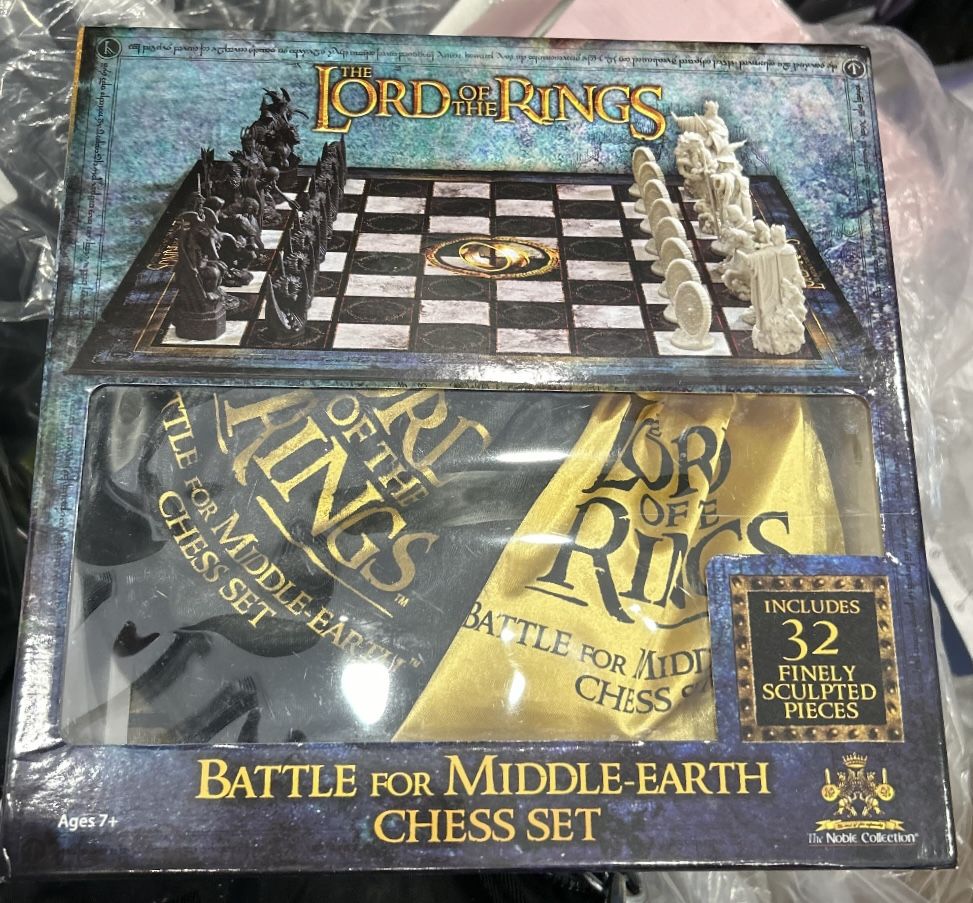 The Lord of The Rings chess set
