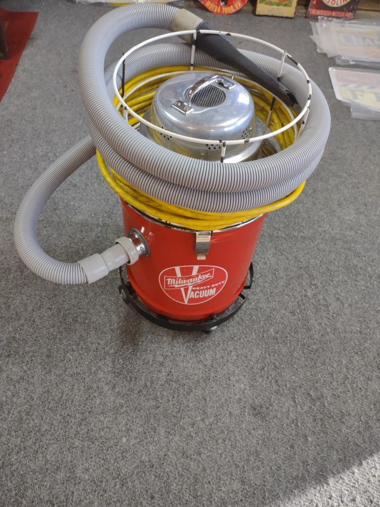 6 Gallon Commercial Grade Milwaukee Wet Dry Vacuum
